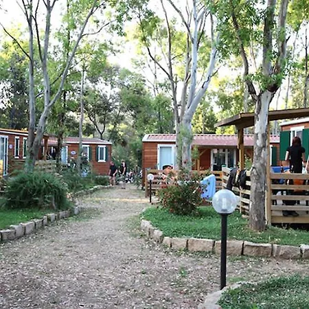 Villaggio L'ultima פארק נופש